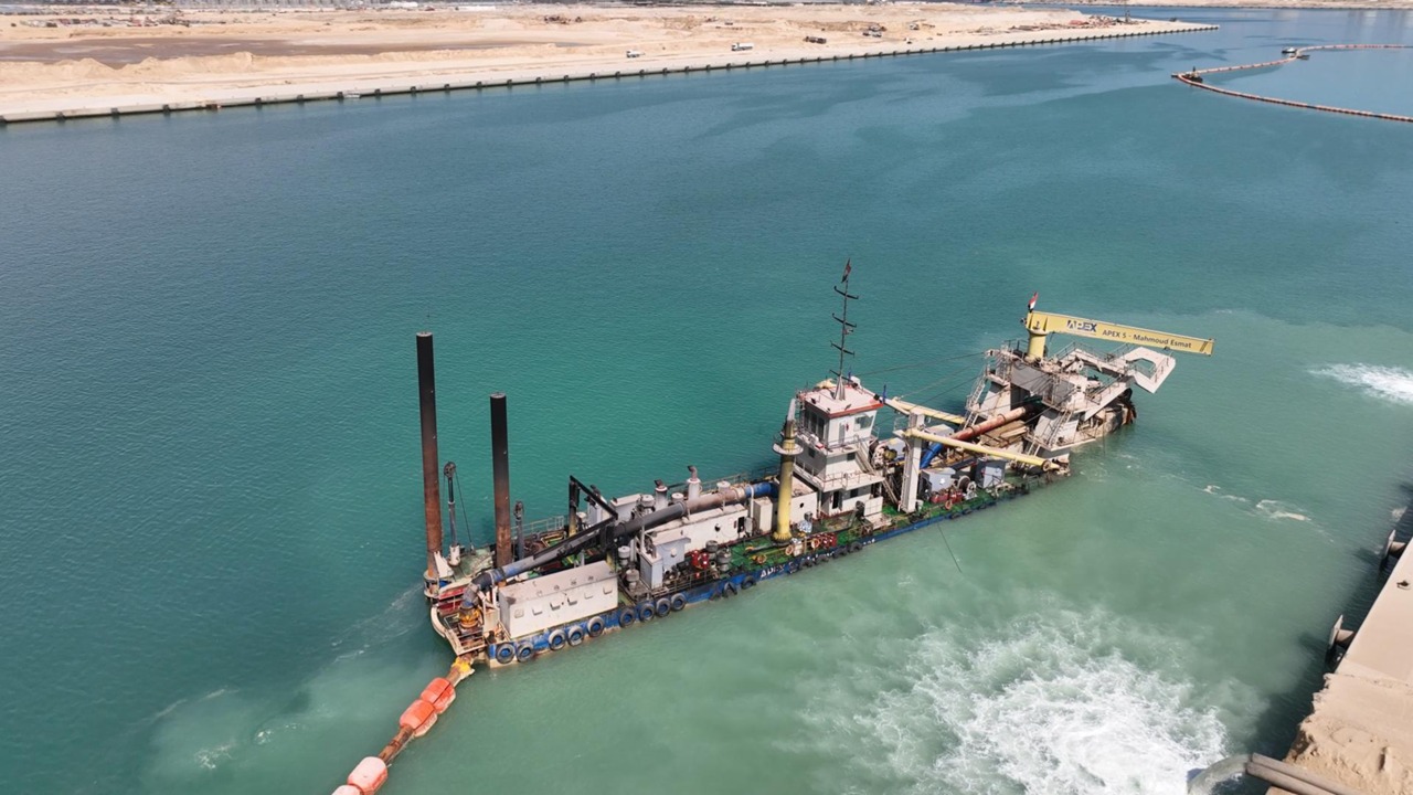 ميناء العين السخنة يدخل موسوعة جينيس صور