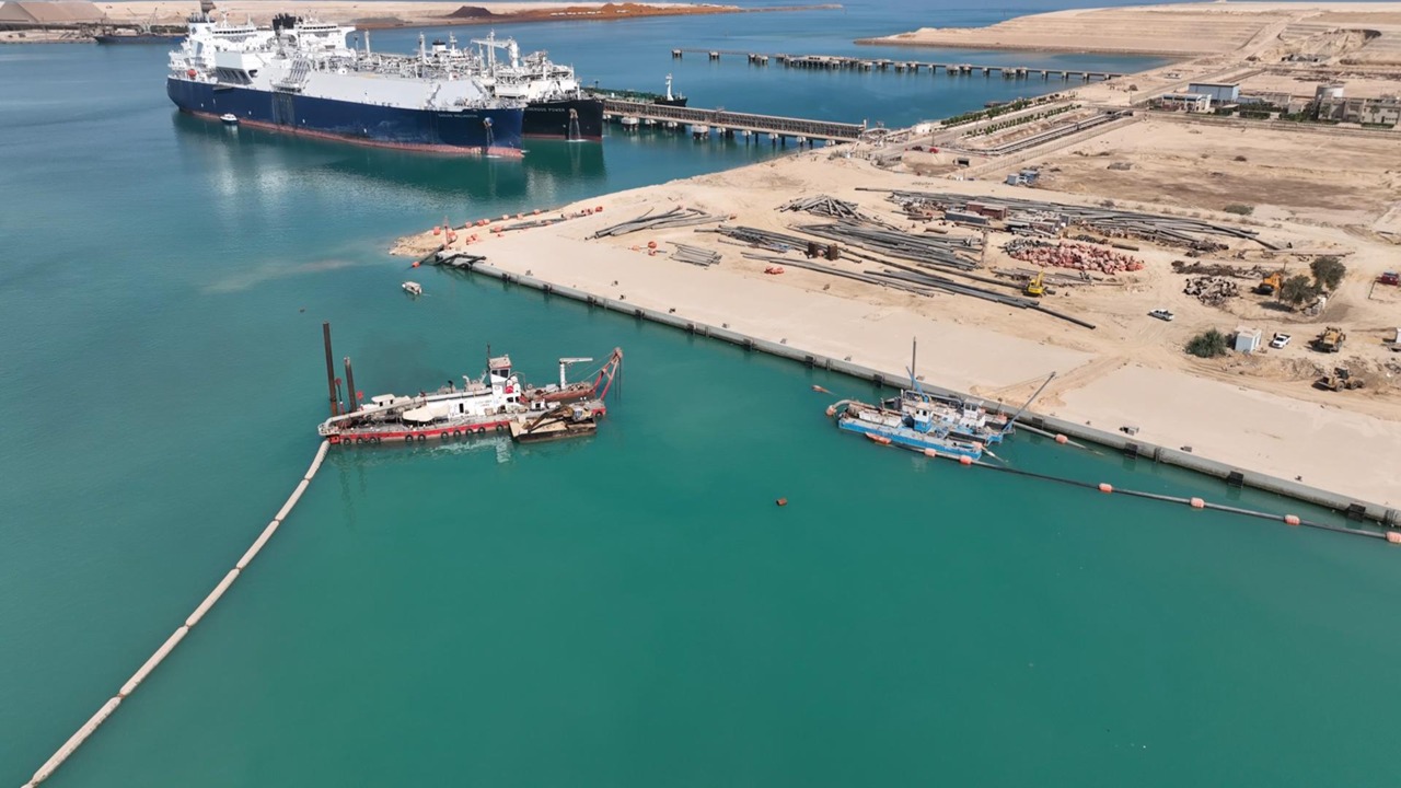 ميناء العين السخنة يدخل موسوعة جينيس صور