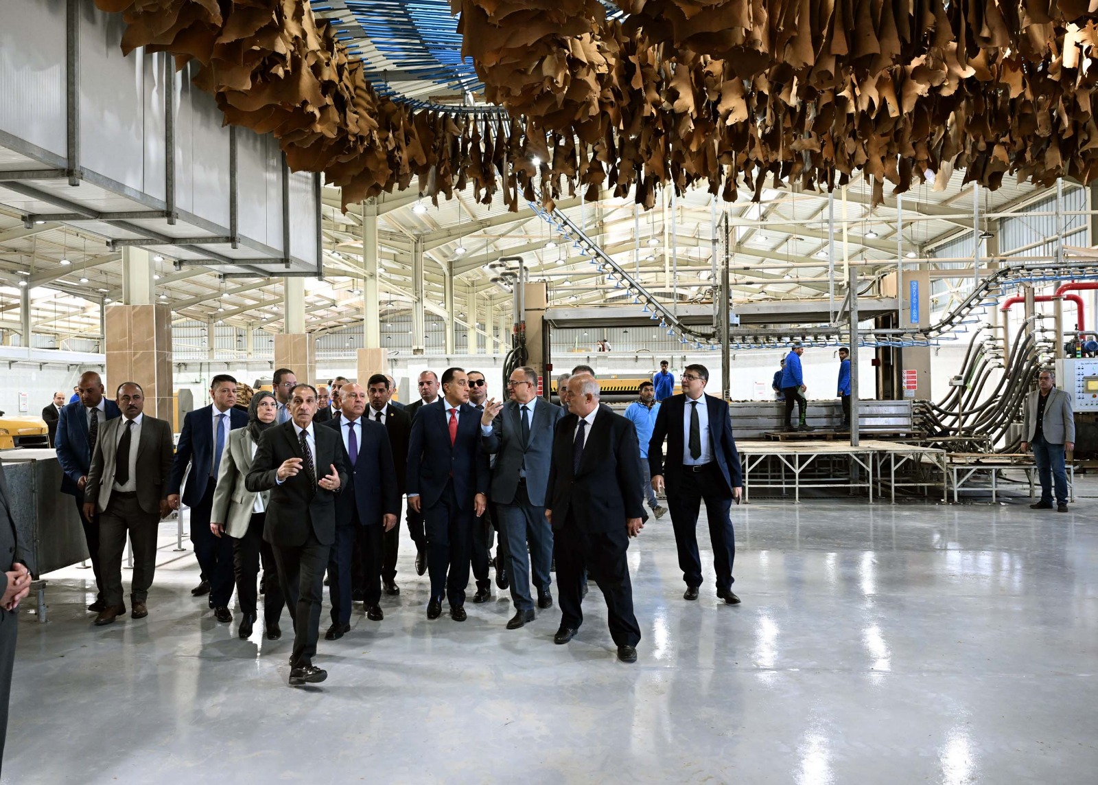 رئيس الوزراء يتفقد مشروع رفع كفاءة وتأهيل مركز تكنولوجيا دباغة الجلود بمدينة الروبيكي