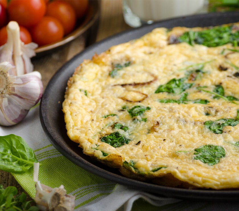 طريقة عمل البيض بالسبانخ .. صحية وسهلة التحضير