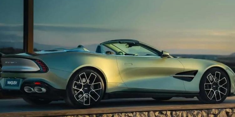 aston-martin-vanquis_638_032629.jpg