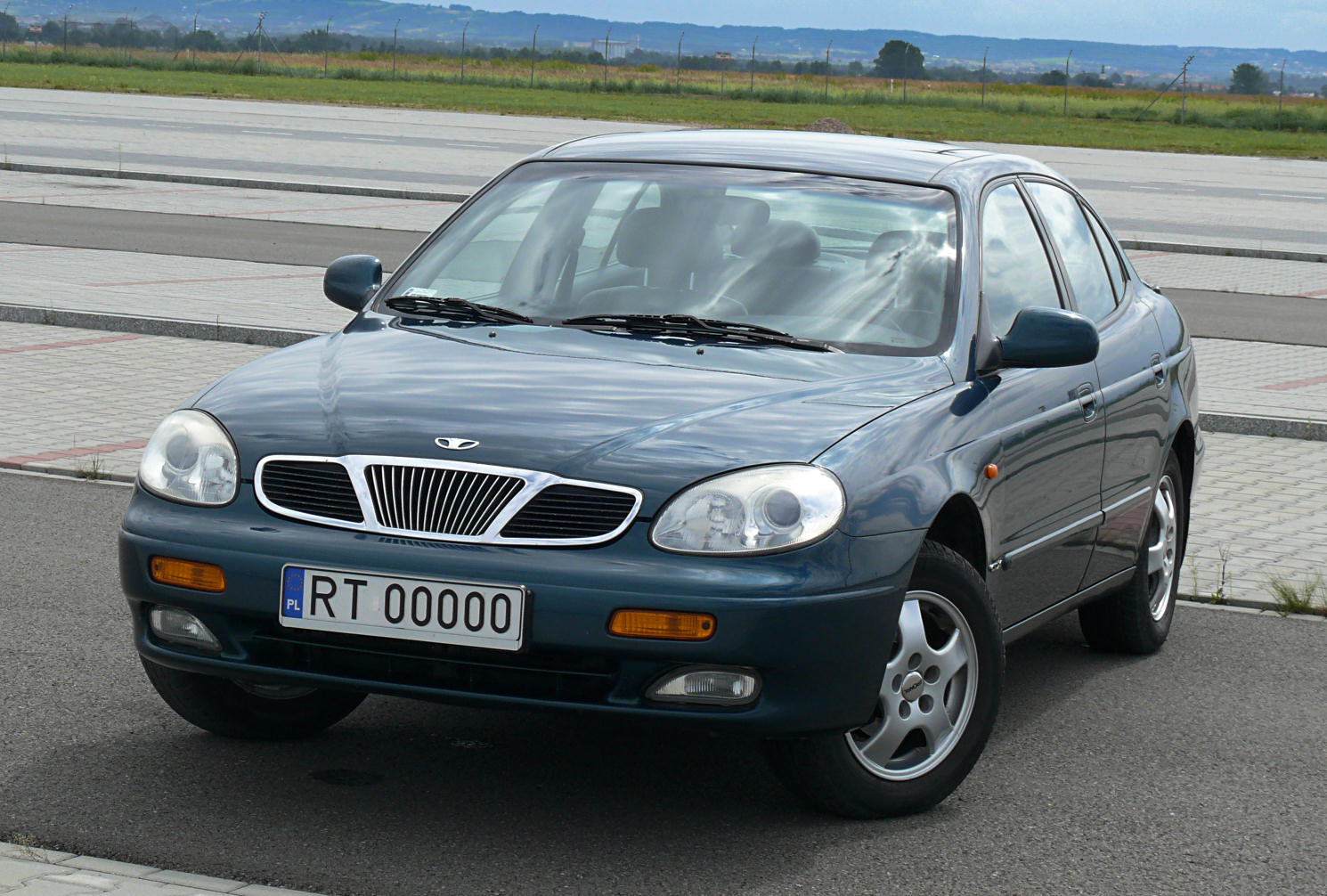 1999_Daewoo_Leganza_638_105705.jpg