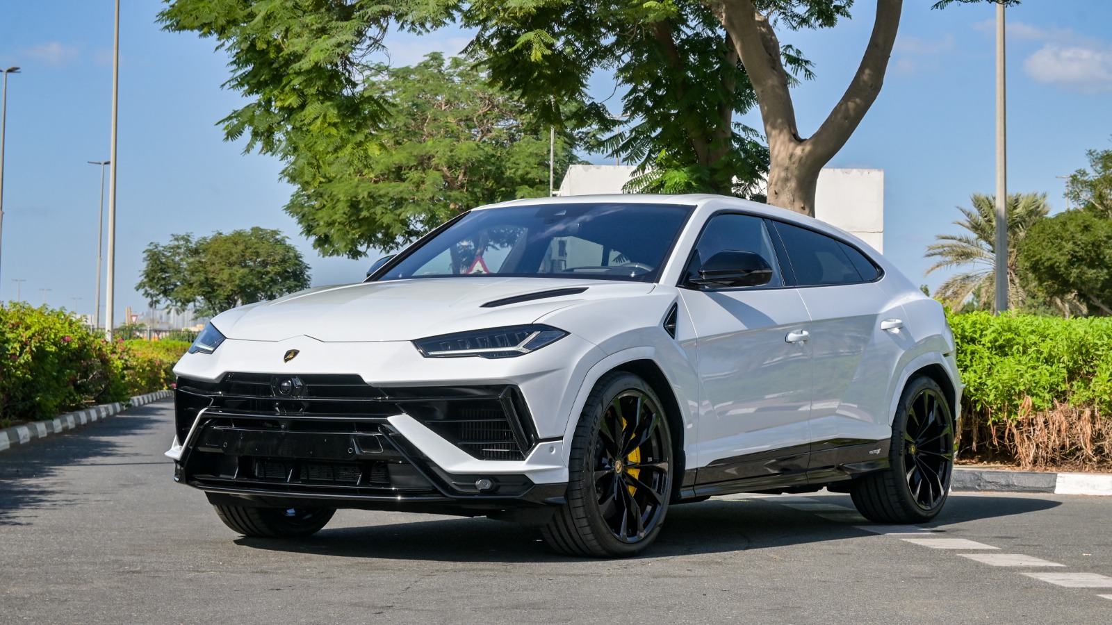 Lamborghini-Urus-S-4_622_080915.jpg