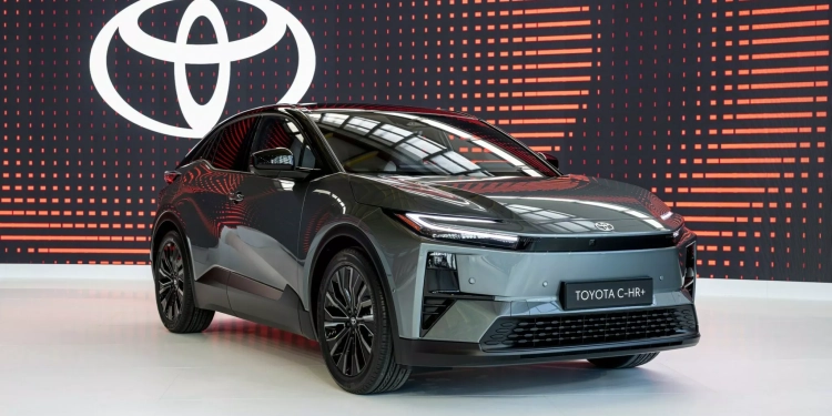 2026-Toyota-C-HR-1-2_638_044808.jpg