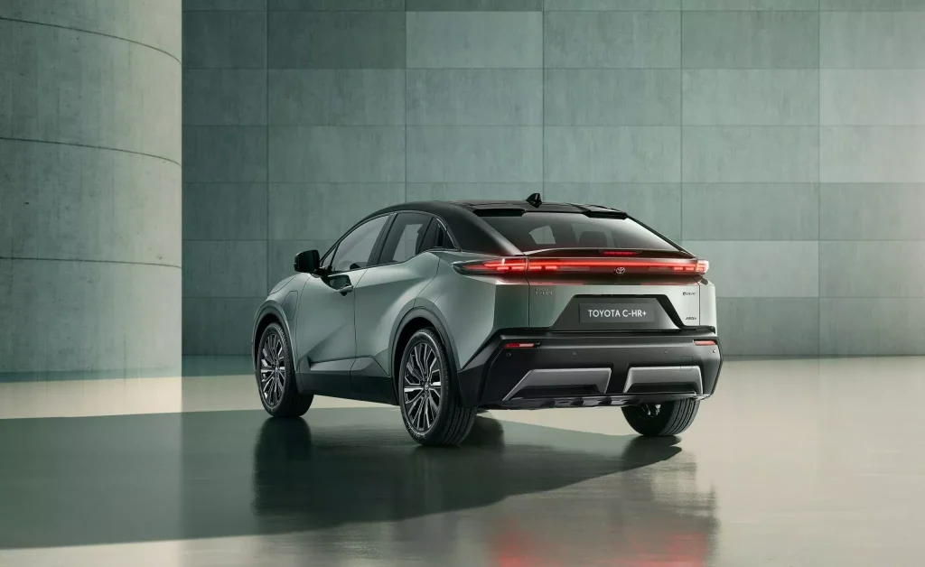 2026-Toyota-C-HR-11-_638_044748.jpg