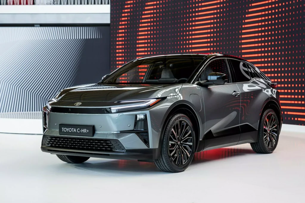 2026-Toyota-C-HR-2-2_638_044754.jpg
