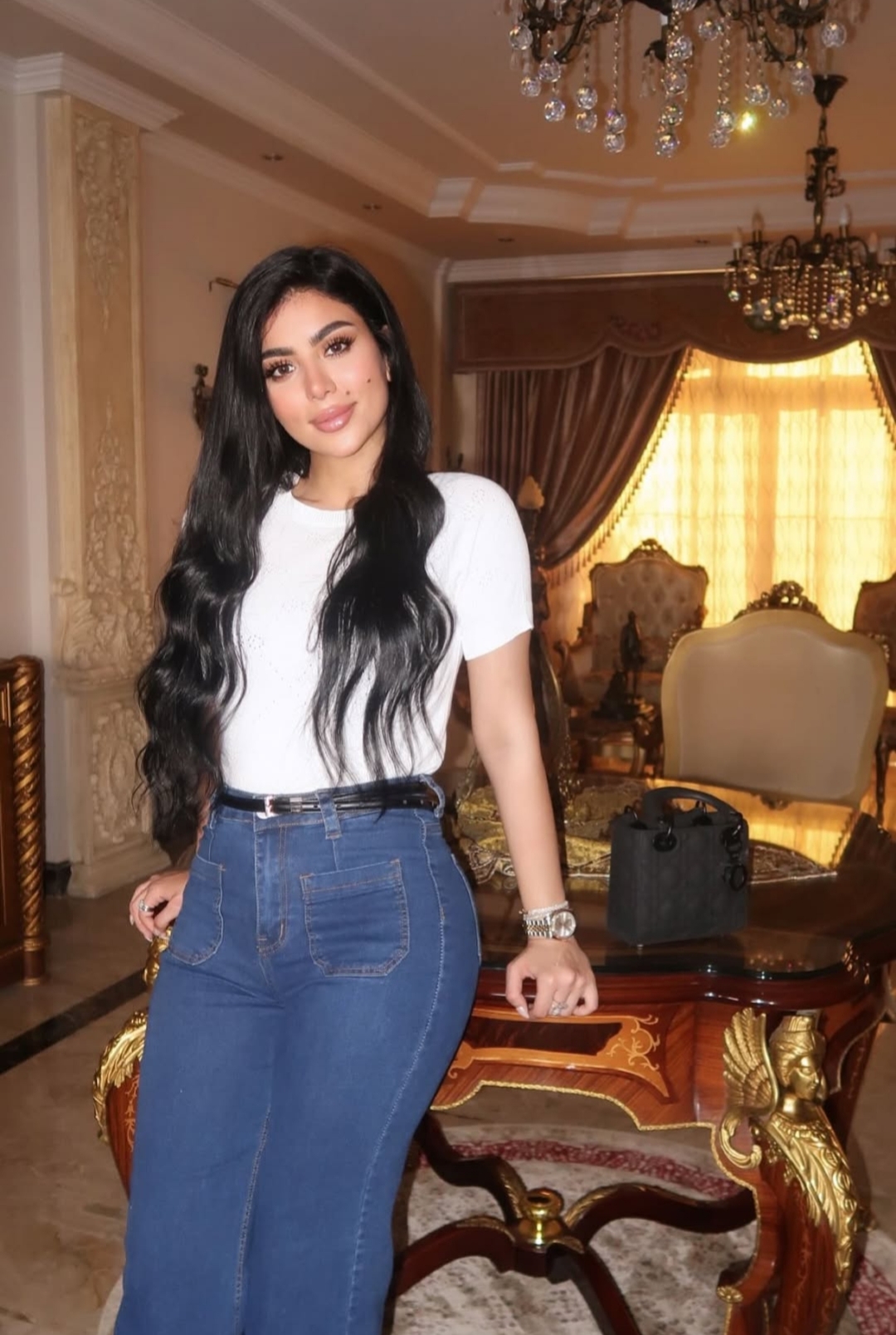 كارولين عزمي