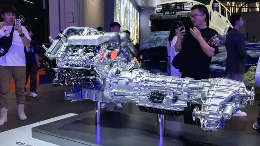 gwm-v-8-engine_798_094015.jpg