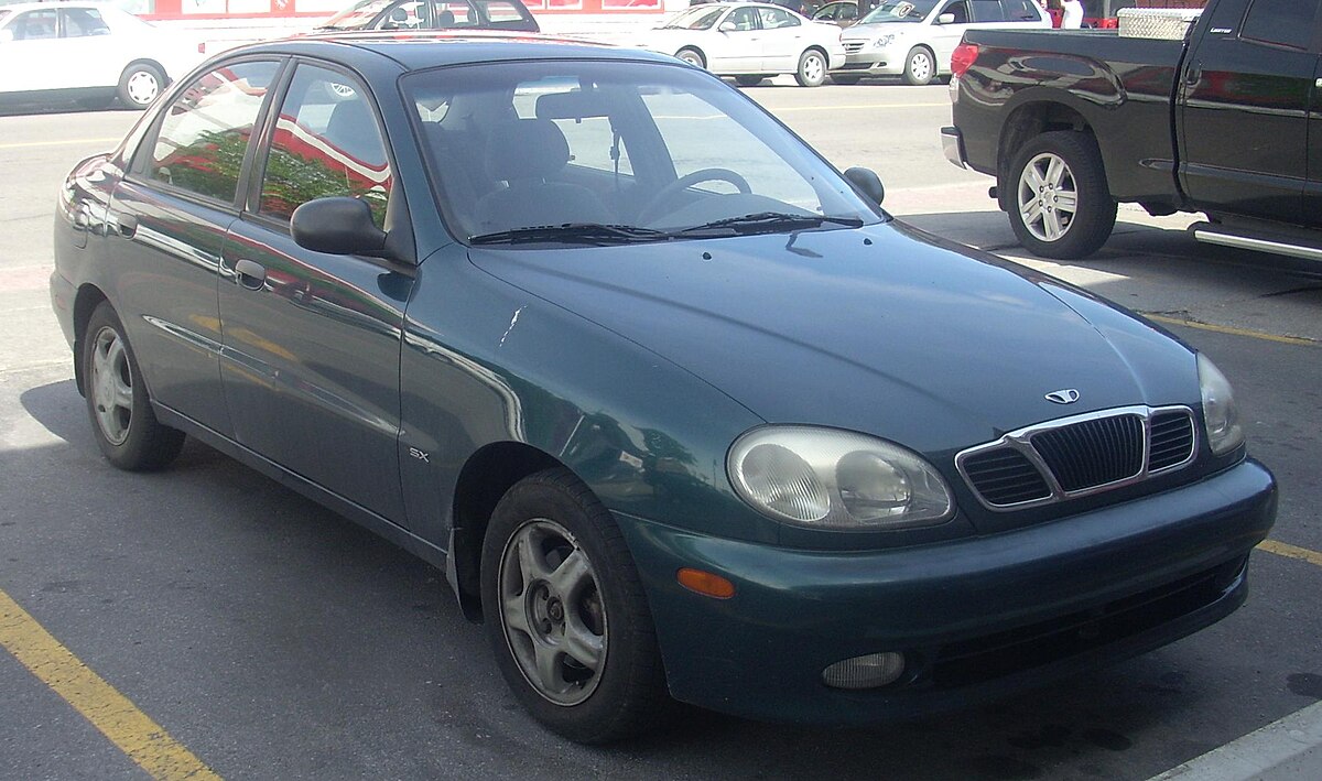 Daewoo_Lanos_SX_Seda_638_060800.jpg