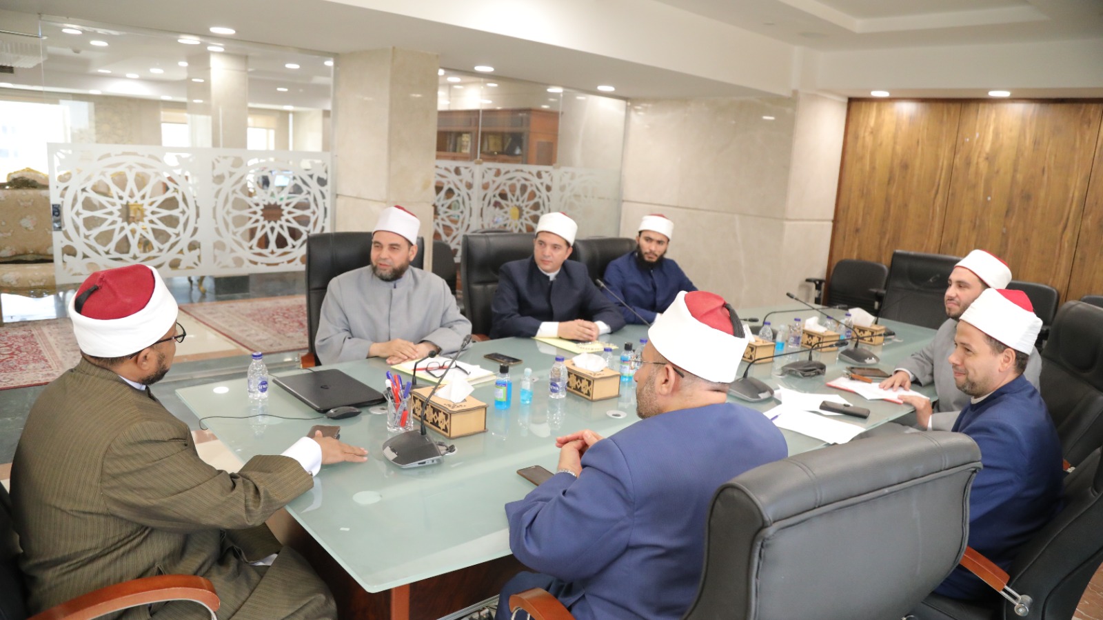 أمين (البحوث الإسلامية) يجتمع بإدارة التوجيه