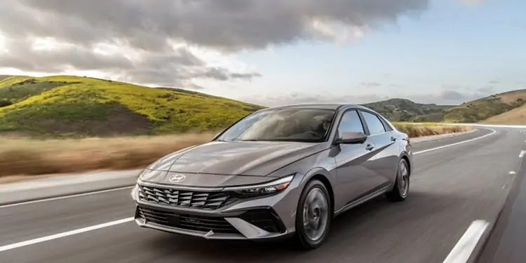 2024-hyundai-elantra_638_043159.jpg