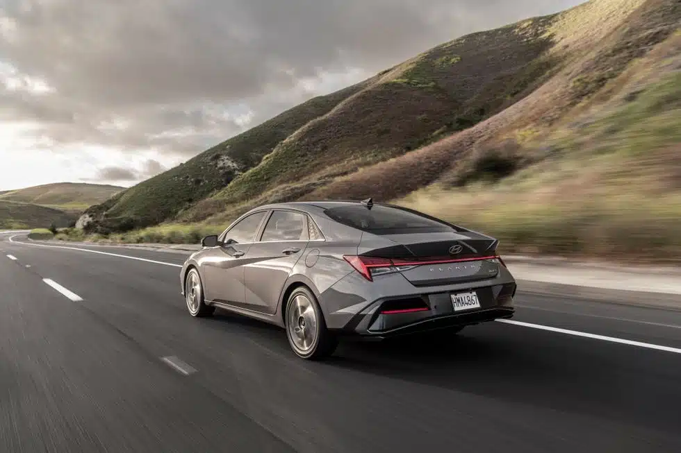 2024-hyundai-elantra_638_043237.jpg