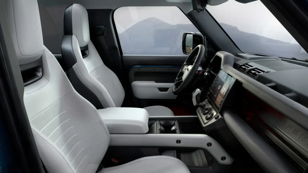 Land-Rover-Defender-_638_040401.jpg