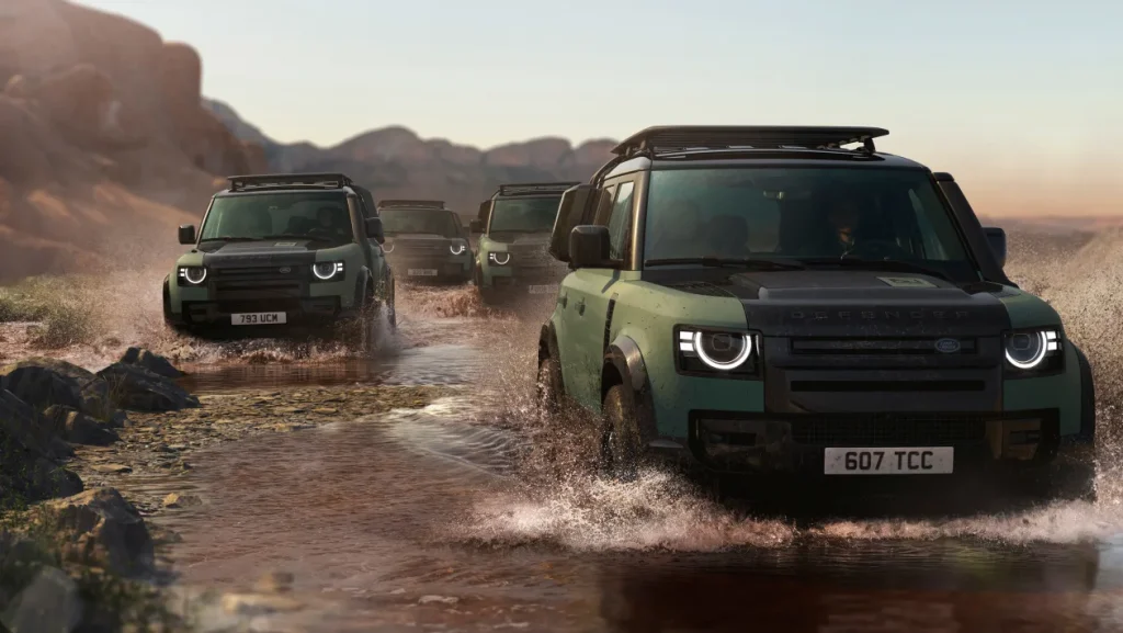 Land-Rover-Defender-_638_040432.jpg