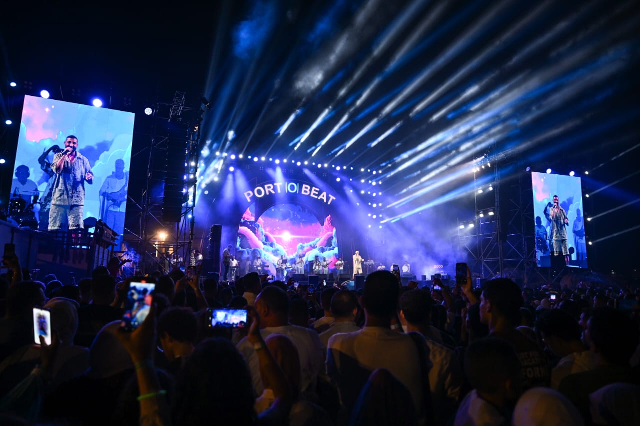 61e08f18-5d45-490f-b_774_052309.jpg