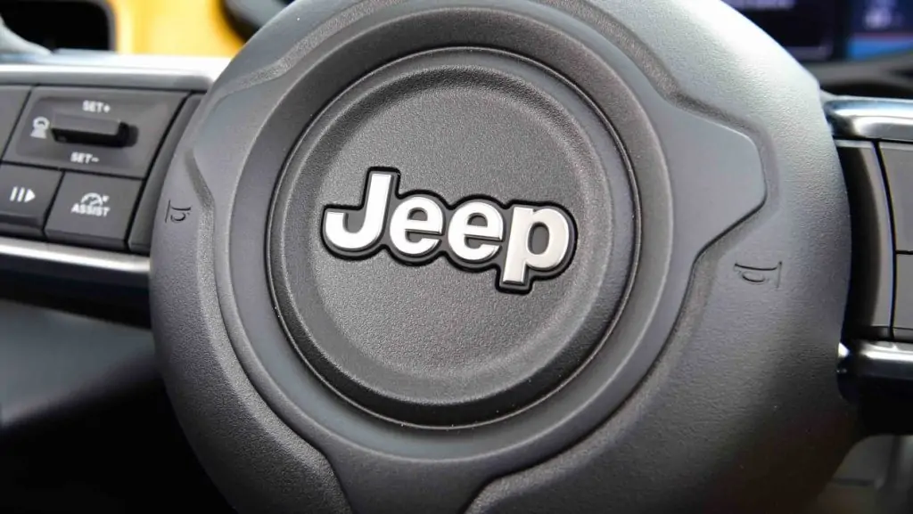 Jeep-Avenger-Summit-_638_074004.jpg