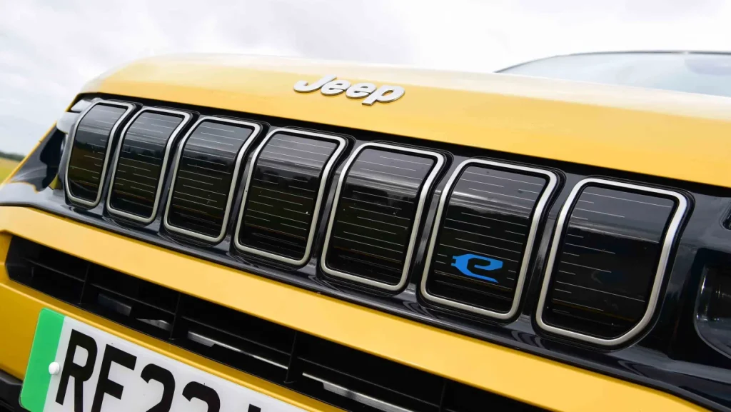 Jeep-Avenger-Summit-_638_074011.jpg