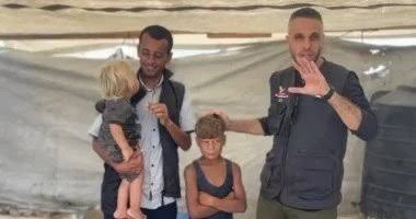 العثور على طفل غزة الذي حمل شقيقه تحت القصف