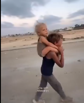 العثور على طفل غزة الذي حمل شقيقه تحت القصف
