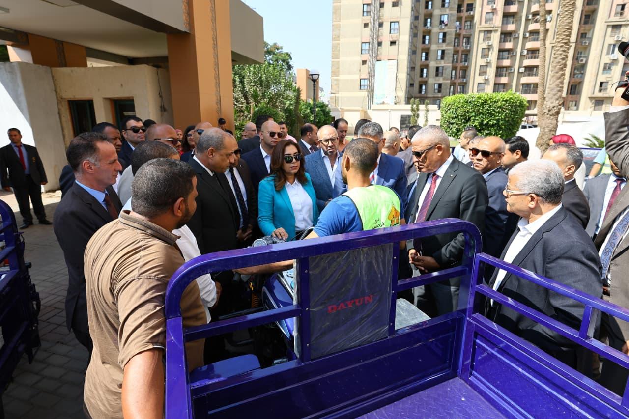 تسليم أول دفعة تضم 50 تروسيكل لدعم منظومة النظافة بالجيزة