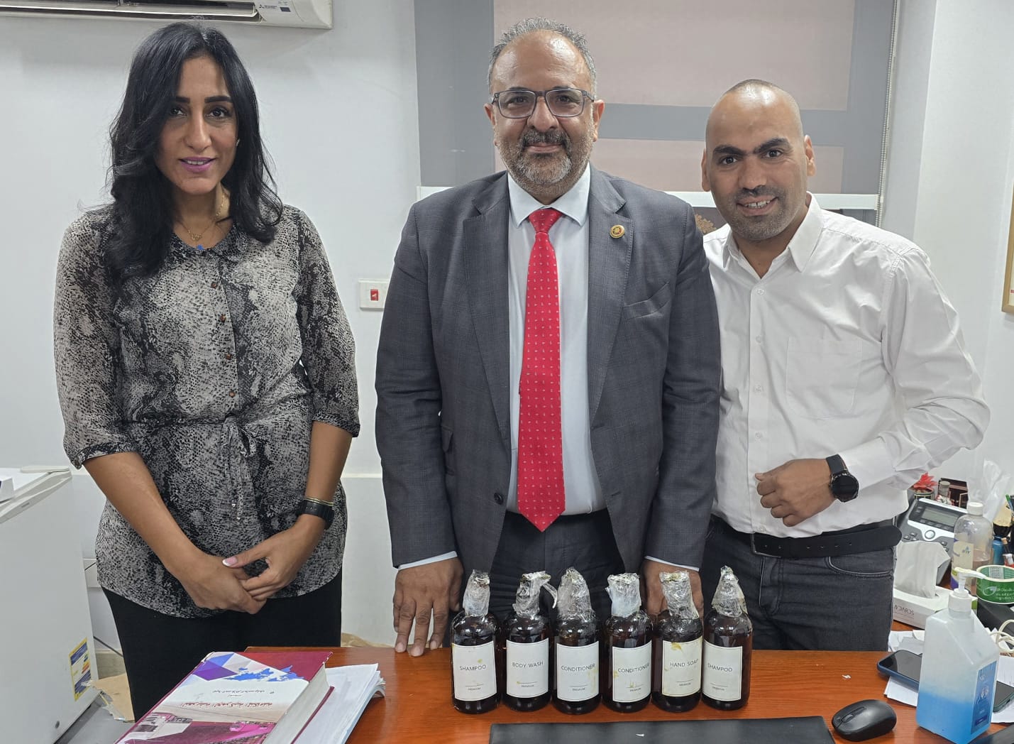 طرود بريدية واردة تخضع للإجراءات الجمركية