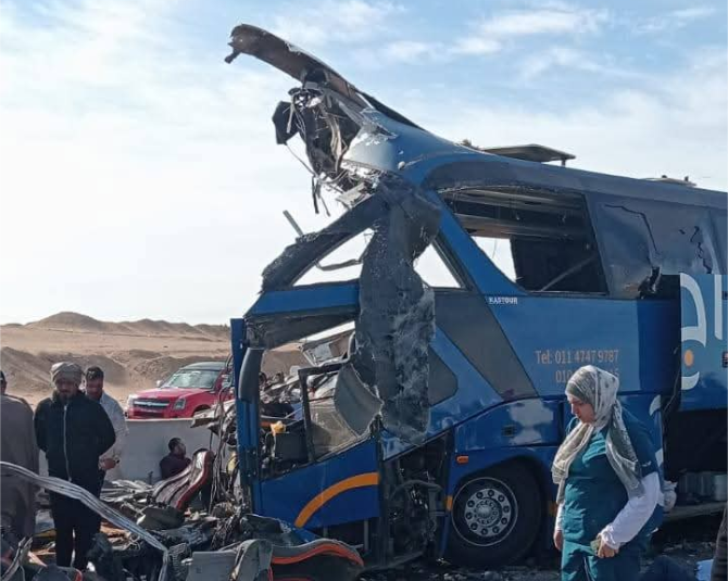 الصور الأولى لحادث طريق القاهرة أسيوط الغربي