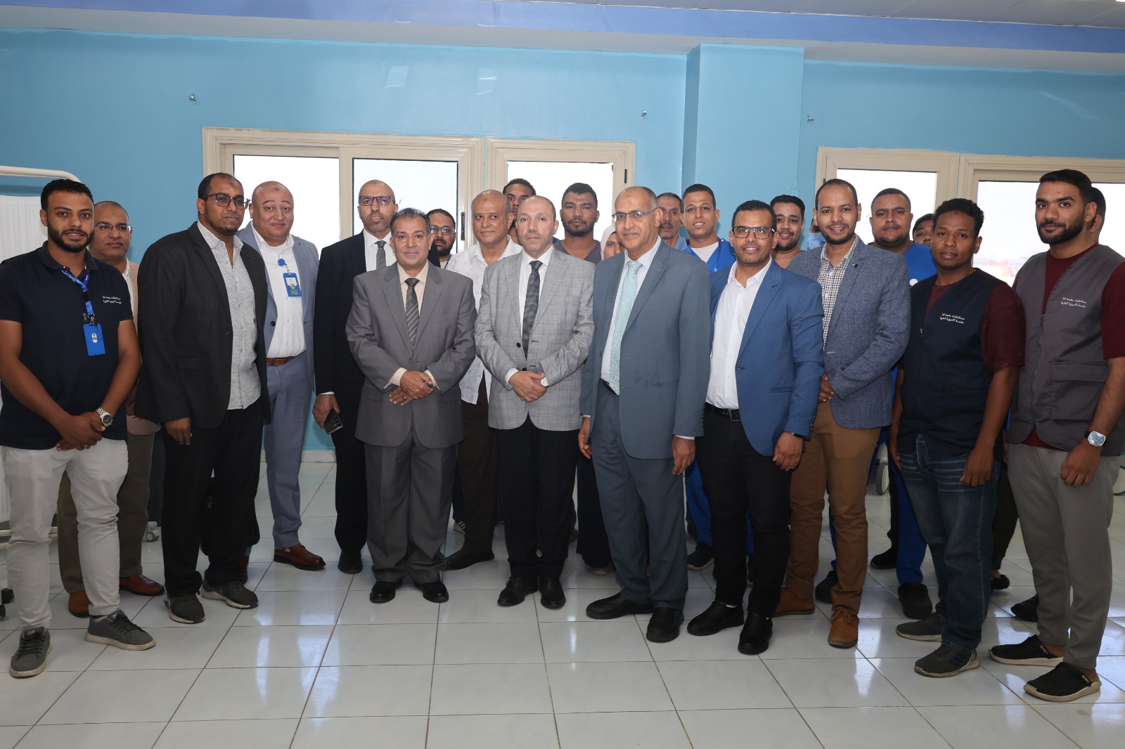قيادات جامعة قنا خلال افتتاح وحدات العناية المركزة