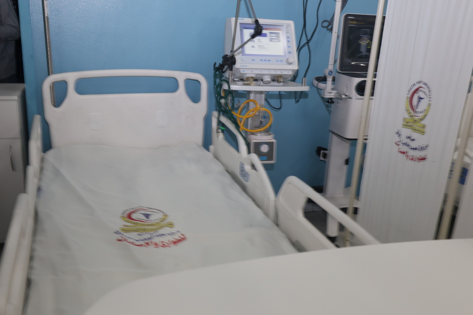 تجهيزات وحدات العناية المركزة الجديدة بجامعة قنا