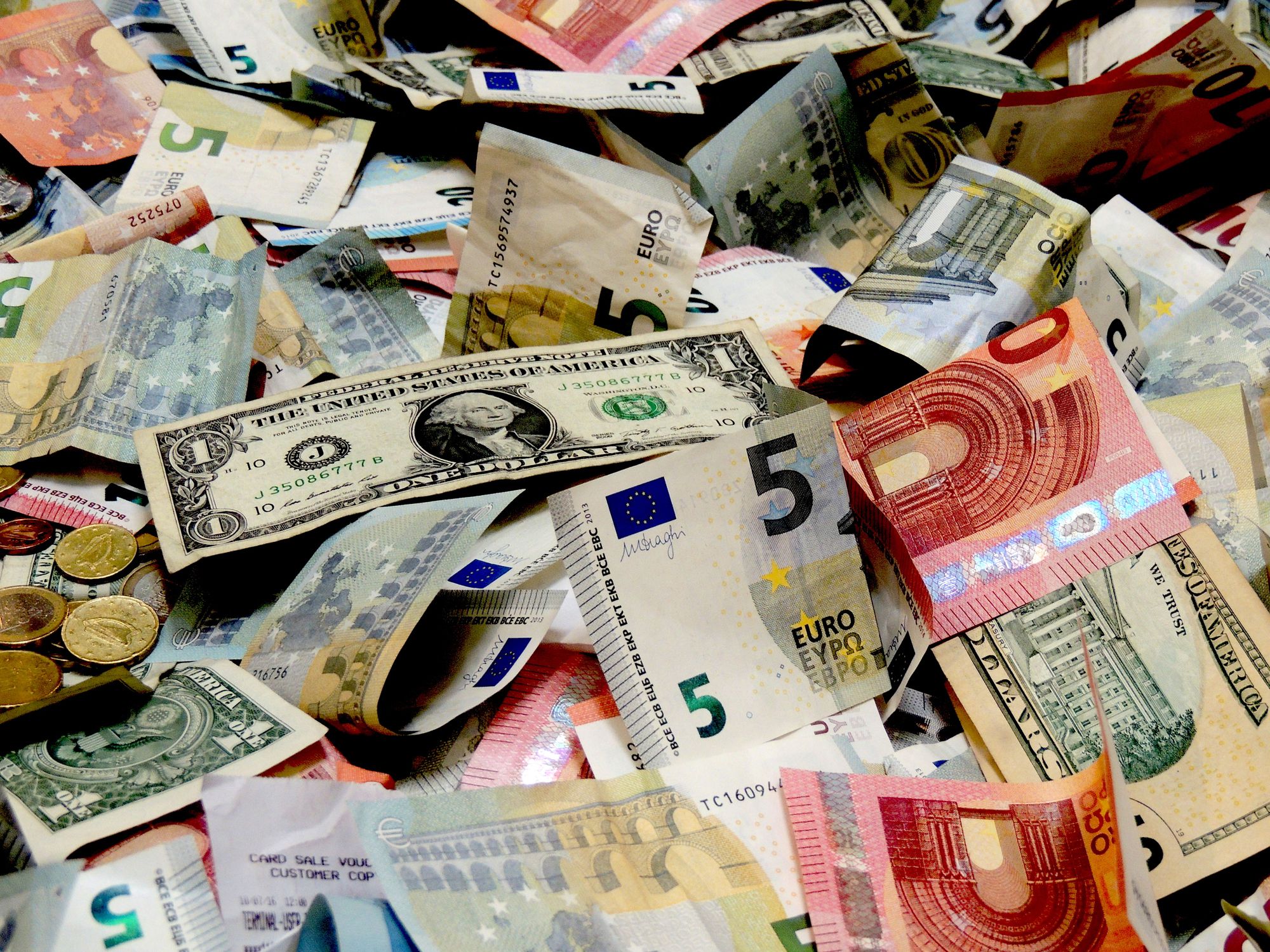 أسعار الدولار والعملات اليوم