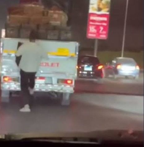 لص يحول مطب محور العبور إلى مسرح للسرقة