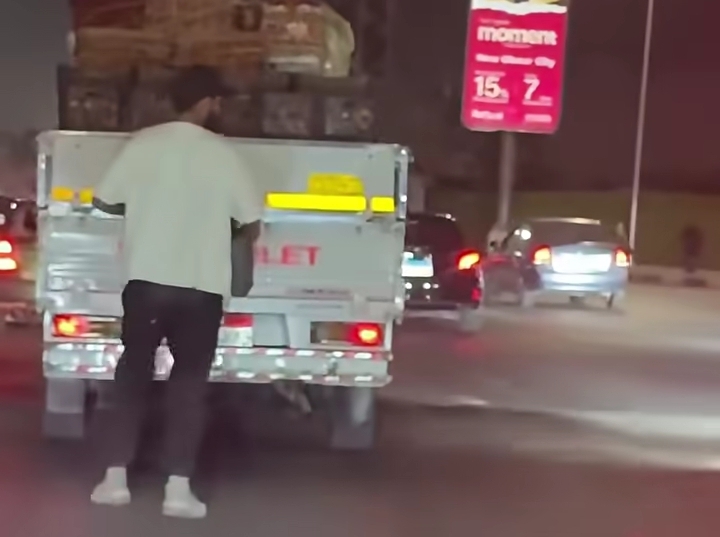 لص يحول مطب محور العبور إلى مسرح للسرقة