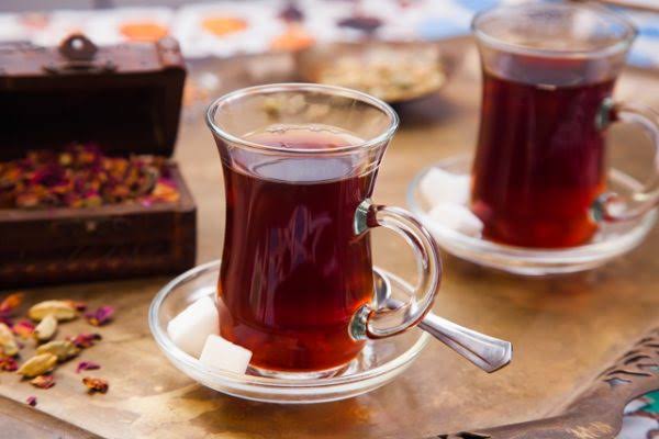 لماذا لا ينصح بشرب الشاي بعد الأكل مباشرة ؟