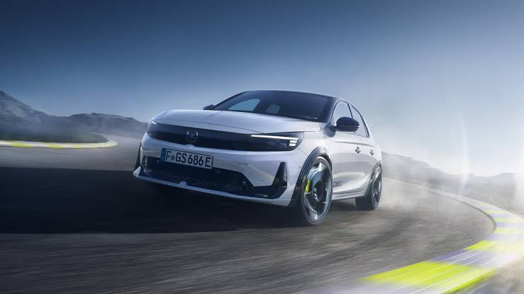 أوبل تكشف عن STX Concept الجديدة