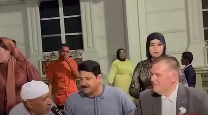 الشاب الألماني أثناء عقد القران