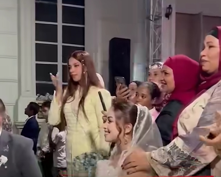 الشاب الألماني أثناء عقد القران