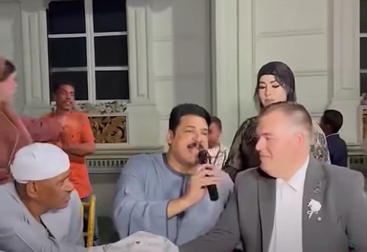 الشاب الألماني أثناء عقد القران