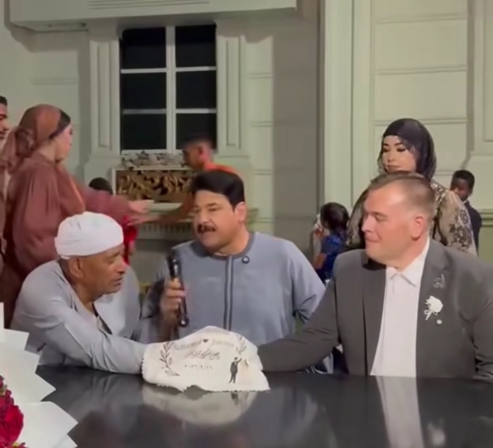 الشاب الألماني أثناء عقد القران
