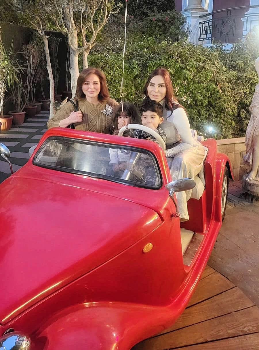 فرحة العيد .. إلهام شاهين تشارك جمهورها صورا من أجواء عائلية 4 IMG 8520 774 094020