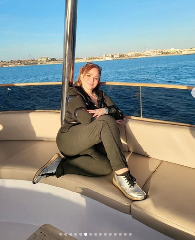 إلهام شاهين تستعرض رشاقتها على البحر.. شاهد 4 sjkjks 594 032623