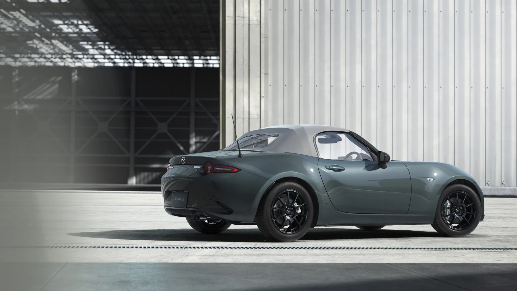 Mazda-MX-5-Zinc-Gree_638_024423.jpg