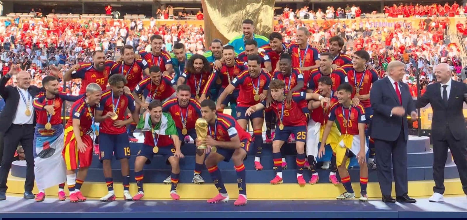 مراسم تتويج إسبانيا بكأس العالم 2026 ترامب يسلم الكأس لرودرى