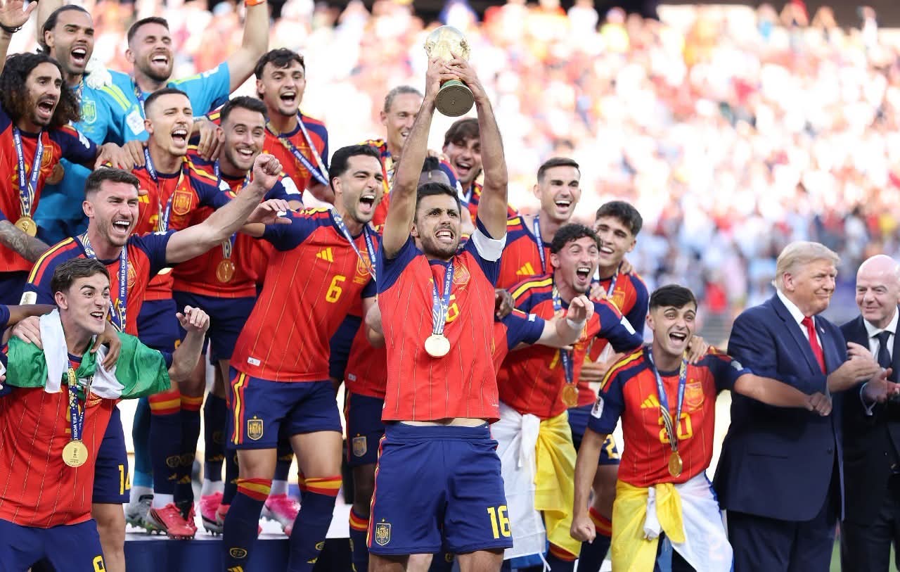 مراسم تتويج إسبانيا بكأس العالم 2026 ترامب يسلم الكأس لرودرى