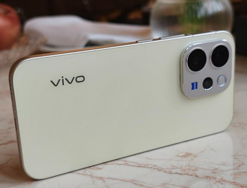 Vivo V80 المرتقب.. مواصفات قوية وتطور كبير في التصوير بالذكاء الاصطناعي - Vivo V80 المرتقب.. مواصفات قوية وتطور كبير في التصوير بالذكاء الاصطناعي | صورة حصرية من موقع مصر 24
